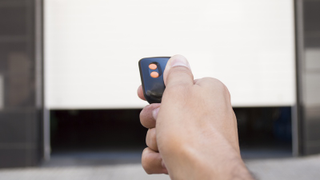 Los riesgos del IoT: un vendedor inutiliza la puerta del garaje de un cliente por una opinión negativa en Amazon<em></em>